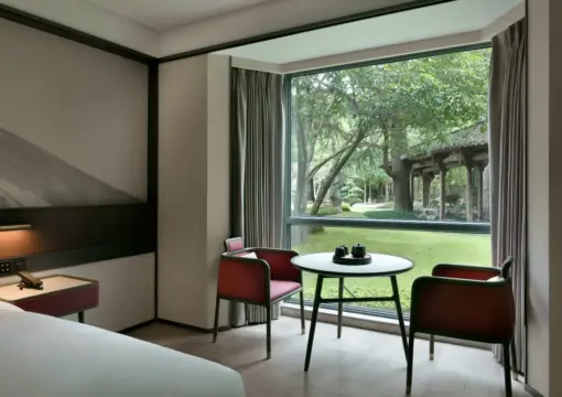 Deluxe King Garden View