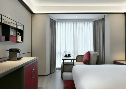 Deluxe King Garden View