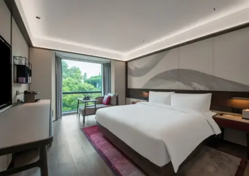 Deluxe King Garden View