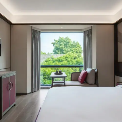 Deluxe King Garden View