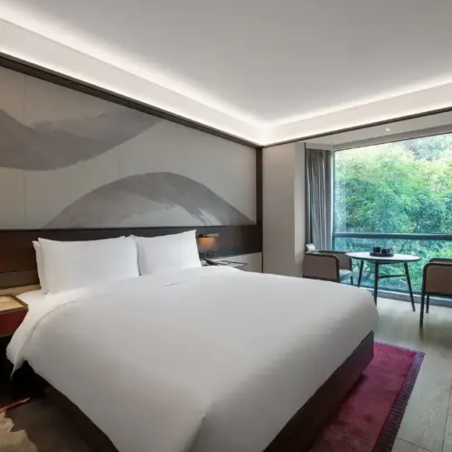 Deluxe King Garden View