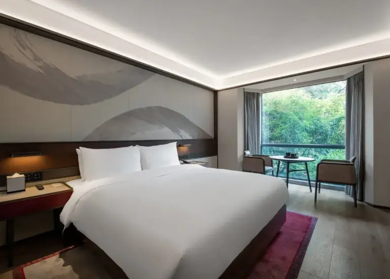 Deluxe King Garden View